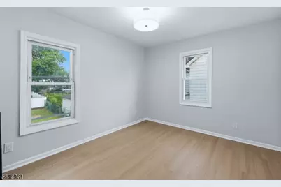 37 W Colfax Ave, Roselle Park, NJ 07204 - Photo 17