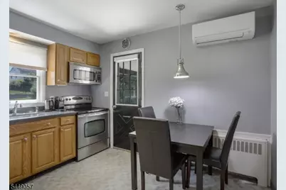 8 Windsor Rd, West Milford, NJ 07480 - Photo 15