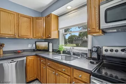 8 Windsor Rd, West Milford, NJ 07480 - Photo 13