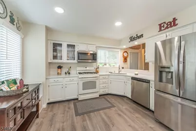20 Petersburg Ct, Jefferson Township, NJ 07438 - Photo 9