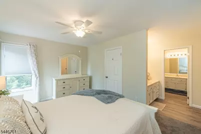 20 Petersburg Ct, Jefferson Township, NJ 07438 - Photo 17