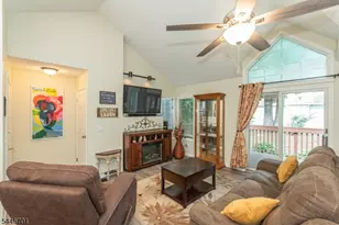 20 Petersburg Ct, Jefferson Township, NJ 07438 - Photo 5