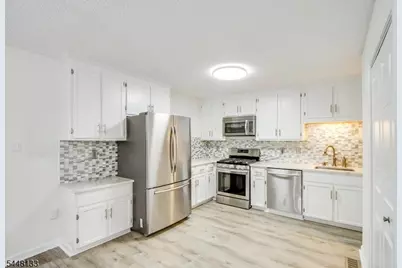 2 Heritage Ln, Hamburg, NJ 07419 - Photo 9