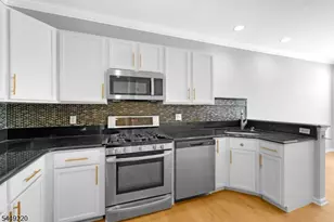 72 Albert Ct, Parsippany, NJ 07054 - Photo 11