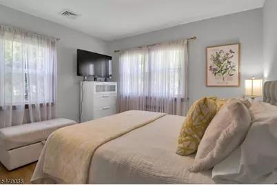 915 Essex Ave, Linden, NJ 07036 - Photo 17