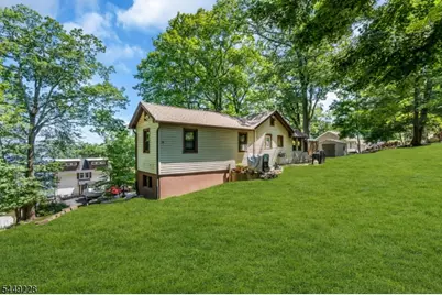 16 Lakeview Rd, Hopatcong, NJ 07843 - Photo 39