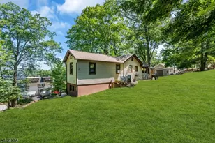 16 Lakeview Rd, Hopatcong, NJ 07843 - Photo 39