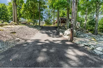 16 Lakeview Rd, Hopatcong, NJ 07843 - Photo 33
