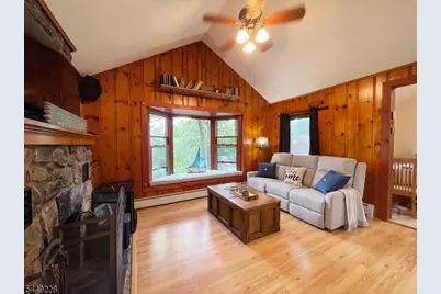 16 Lakeview Rd, Hopatcong, NJ 07843 - Photo 19