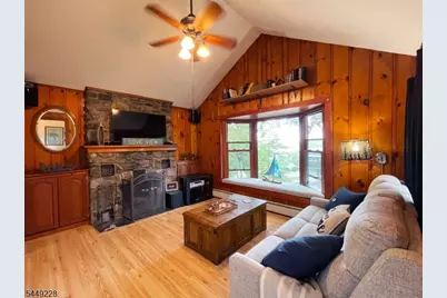16 Lakeview Rd, Hopatcong, NJ 07843 - Photo 15