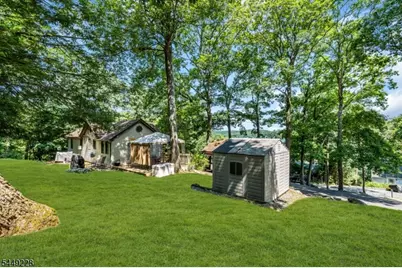 16 Lakeview Rd, Hopatcong, NJ 07843 - Photo 35