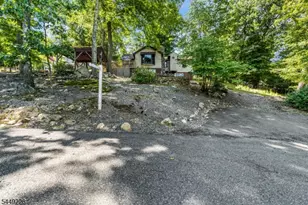 16 Lakeview Rd, Hopatcong, NJ 07843 - Photo 35