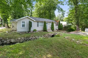 35 Bayonne Dr, West Milford, NJ 07421 - Photo 15