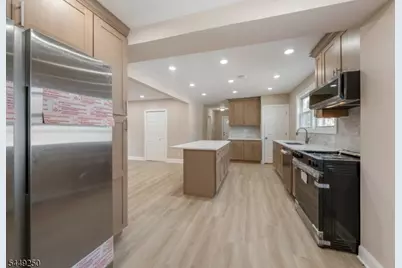 49 Caldwell Pl, Springfield, NJ 07081 - Photo 3