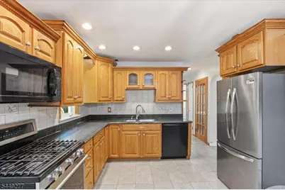 36 Oakland Ave, Franklin Township, NJ 08873 - Photo 9