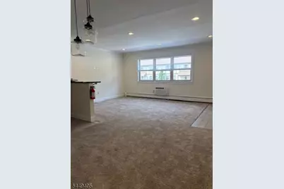 117 Treetop Ct #11, Bloomingdale, NJ 07403 - Photo 9