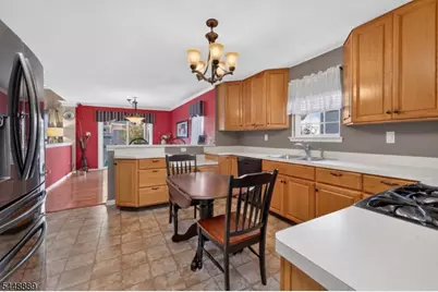 24 Lauren Ln, Lopatcong Township, NJ 08865 - Photo 9