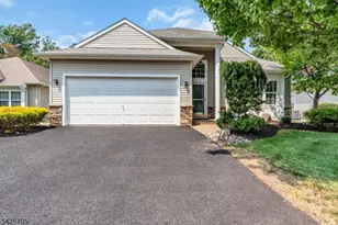 25 Daulton Dr, Franklin Township, NJ 08873 - Photo 3