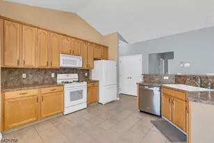 25 Daulton Dr, Franklin Township, NJ 08873 - Photo 17