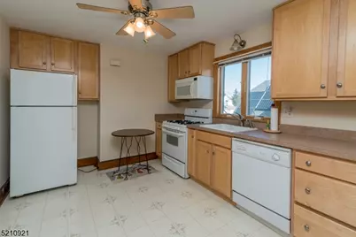 81 Savoy Pl, Prospect Park, NJ 07508 - Photo 7