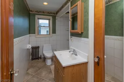 81 Savoy Pl, Prospect Park, NJ 07508 - Photo 11