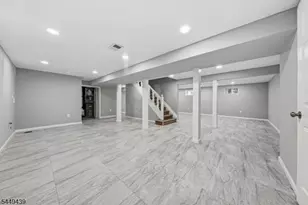 179 Chancellor Ave, Newark, NJ 07112 - Photo 21