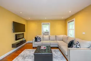 160 Mt Vernon St, Ridgefield, NJ 07660 - Photo 5