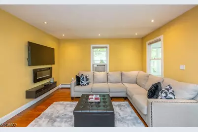 160 Mt Vernon St, Ridgefield, NJ 07660 - Photo 3