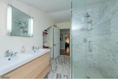 160 Mt Vernon St, Ridgefield, NJ 07660 - Photo 15