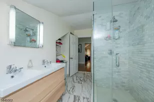 160 Mt Vernon St, Ridgefield, NJ 07660 - Photo 15