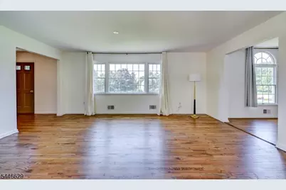 110 Hill Top Ln, Branchburg Township, NJ 08853 - Photo 5