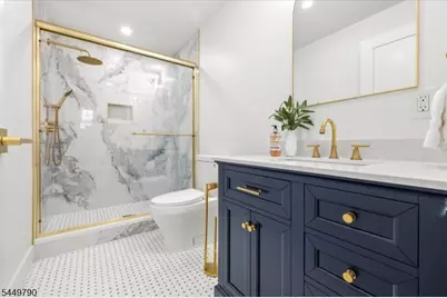 37 Congressional Pkwy, Livingston, NJ 07039 - Photo 17