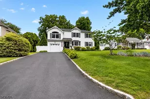 37 Hall Dr, Clark Township, NJ 07066 - Photo 3