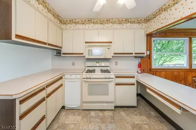 17 South Dr, Woodland Park, NJ 07424 - Photo 9