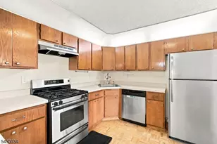 407 Lancaster Ct, Piscataway Township, NJ 08854 - Photo 13