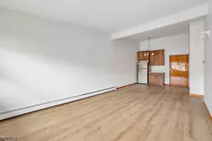 14 Hazard Pl, Elizabeth, NJ 07208 - Photo 5