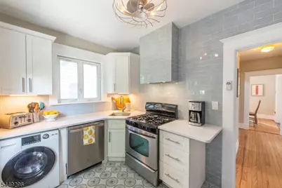 34 Montclair Ave #2, Montclair, NJ 07042 - Photo 17