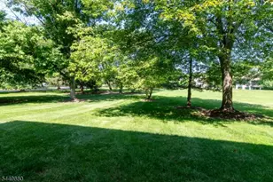 69 Taylor Dr, Franklin Township, NJ 08823 - Photo 15