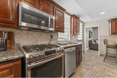 15 Putnam Pl, Clifton, NJ 07011 - Photo 11