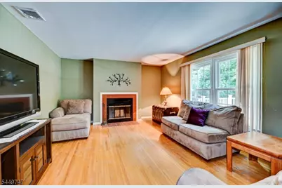 2 Pembroke Ct, Jefferson Township, NJ 07438 - Photo 9