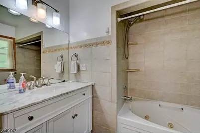 2 Pembroke Ct, Jefferson Township, NJ 07438 - Photo 17