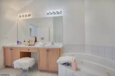408 Kensington Ln, Livingston Twp., NJ 07039 - Photo 7