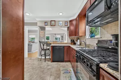 21 Crossbrook Rd, Livingston, NJ 07039 - Photo 9