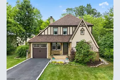 21 Crossbrook Rd, Livingston, NJ 07039 - Photo 1