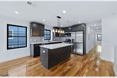 749 S 11th St, Newark, NJ 07103 - Photo 7