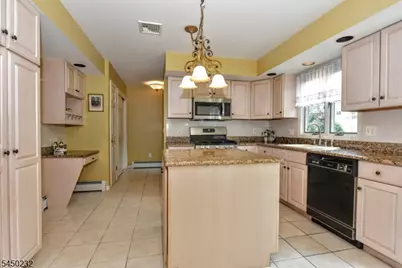 13 Bryan Ct, Wayne, NJ 07470 - Photo 11
