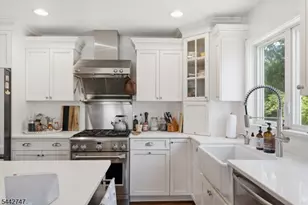 42 Sandy Hill Rd, Westfield, NJ 07090 - Photo 9