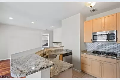 107 Brittany Ct, Clifton, NJ 07013 - Photo 9