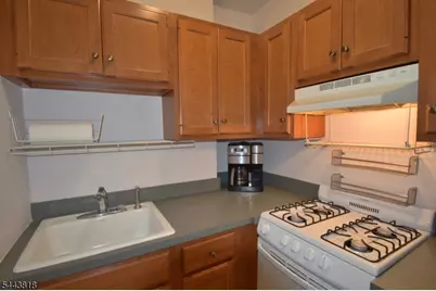 5 Roosevelt Pl #5C, Montclair, NJ 07042 - Photo 3
