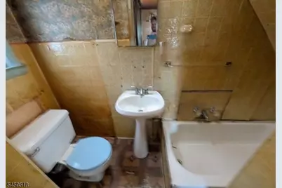 376 Myrtle Ave, Irvington, NJ 07111 - Photo 5